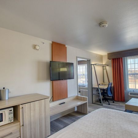 Holiday Inn Express Hotel & Suites Milwaukee Airport By Ihg Exterior foto